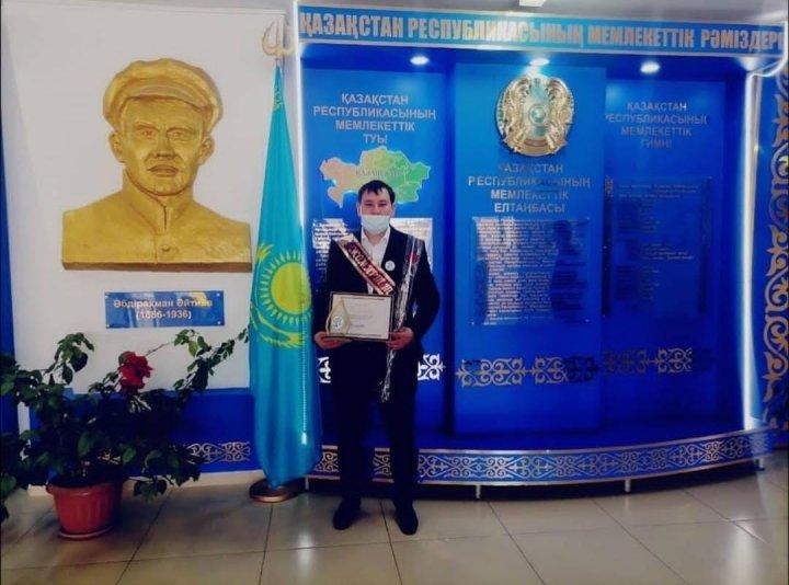 Өміралиев Жасұлан Тұрсынбекұлы - мектебімізге ұлттық әуенде ойнайтын музыкалық құрал-жабдықтар орнатуға көмектесті. "Қамқорлық қайырымдылық" акциясына көп балалы отбасынан шыққан балаларға мектеп құрал жабдықтарын алуға көмектесті.